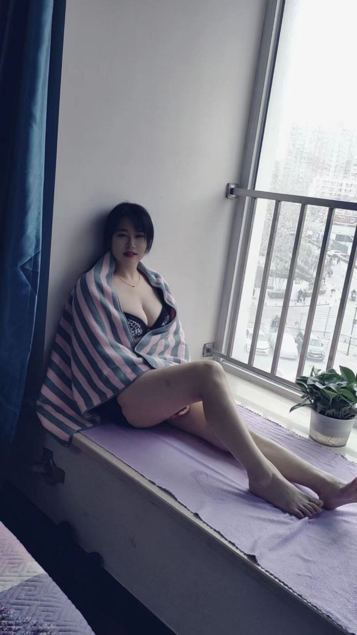 北京大胸少妇水磨拉丝玉女熊推按摩好,人特实在,真实大胸手感特好