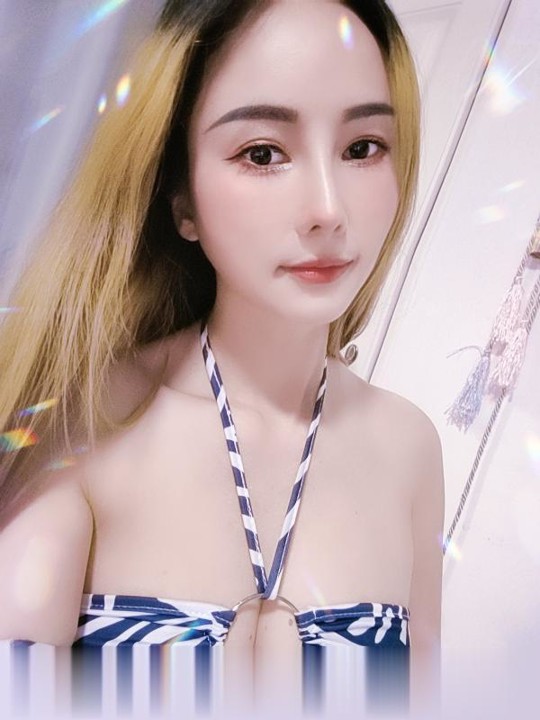 罗湖白雪梅.两个大白兔又大又圆,前凸后翘