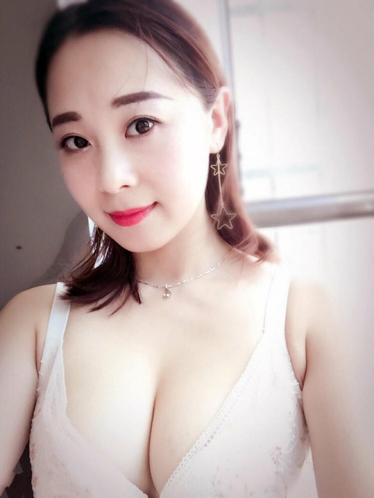 徐汇 风情D奶少妇家庭式大保健,热情奔放超爽