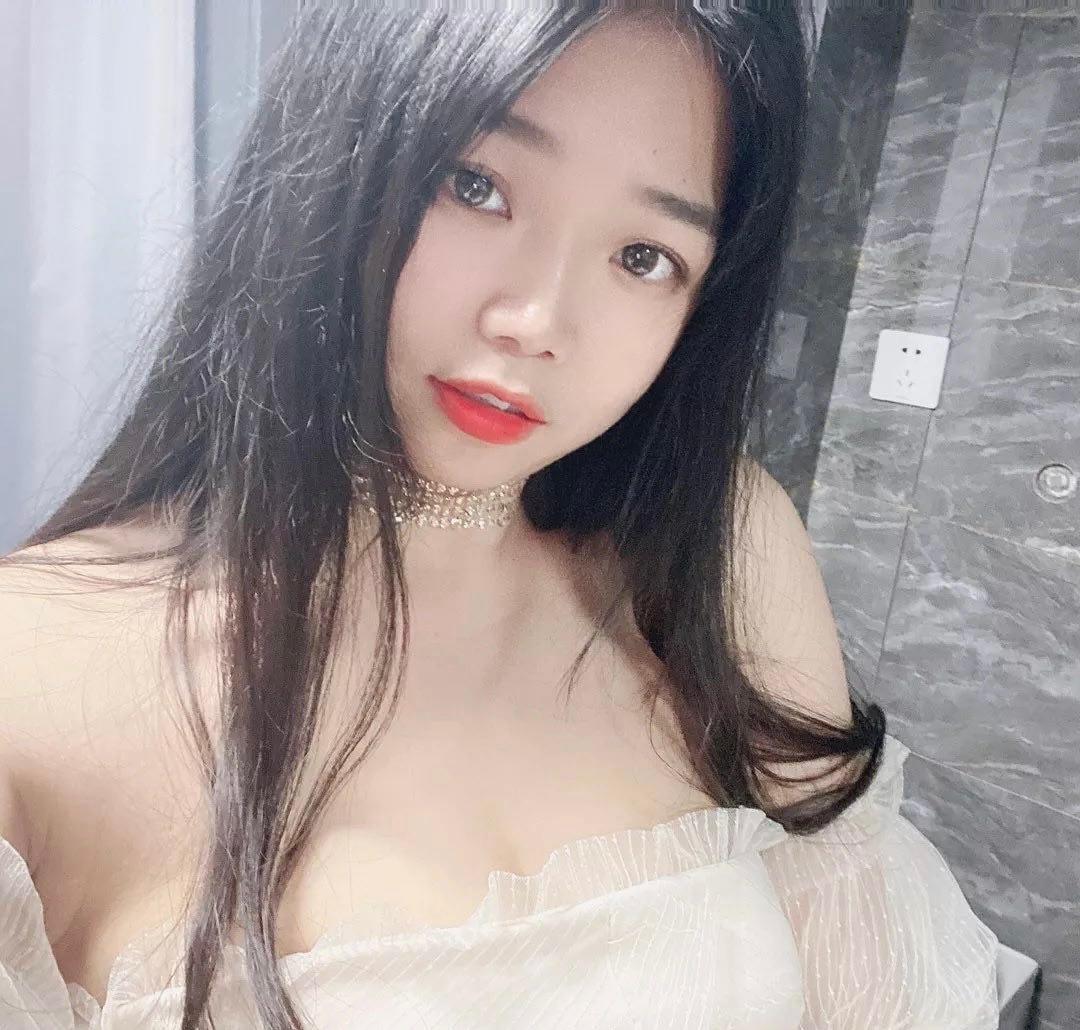 天津大悦城约啪丝袜美女,人不错,配合度高