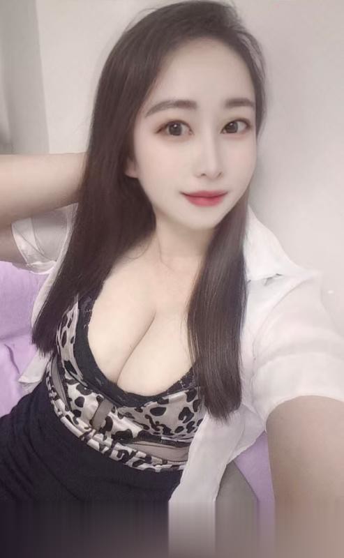 广州台风天巨乳少妇