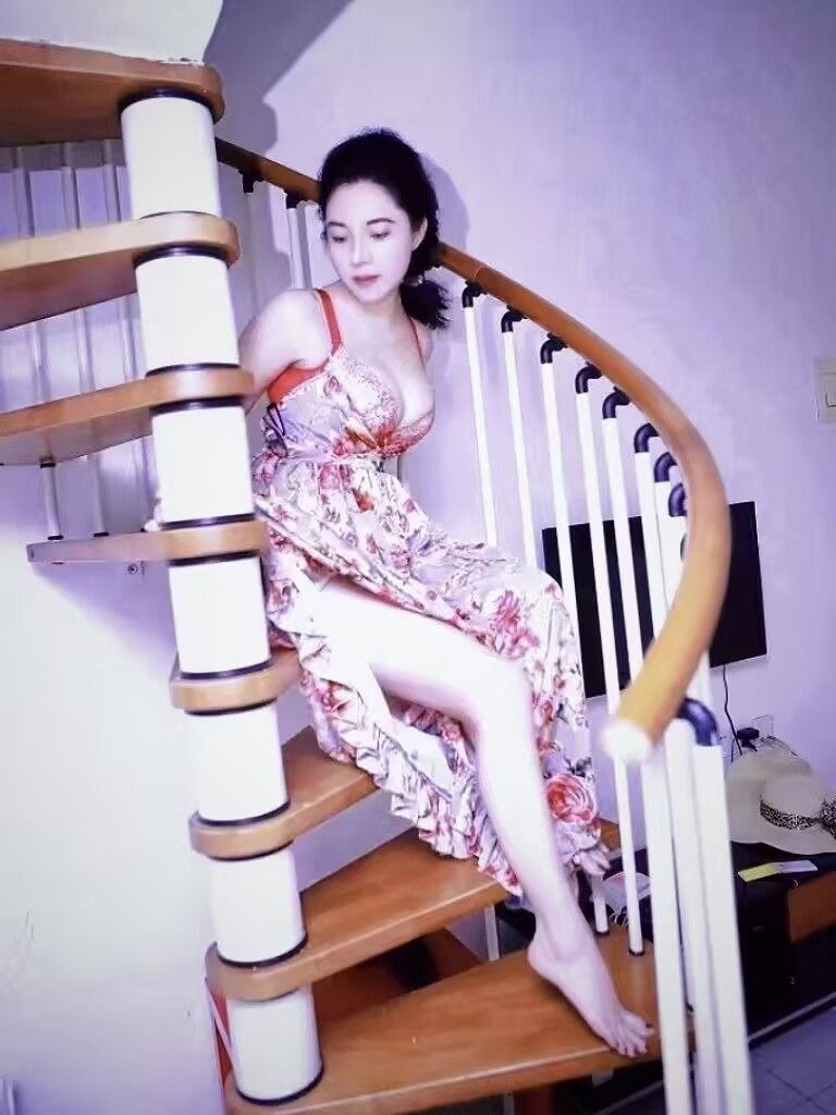 靓女173长腿波靓正宗莞式体力扶雾系spa（拜师学艺名不虚传）