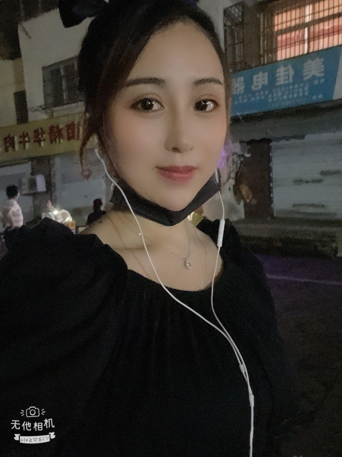 成都 青羊区富力中心御姐型美女