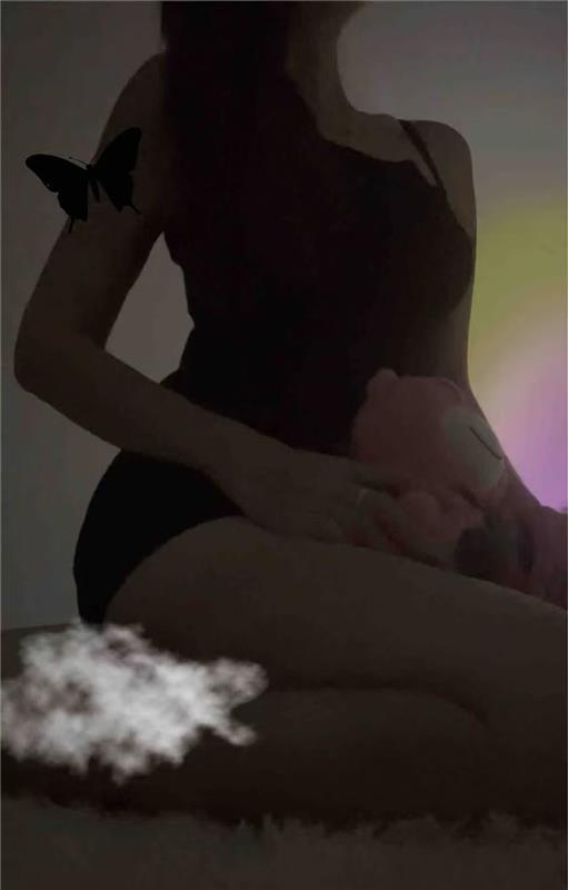 南京年轻冷白皮小妹白皮美女