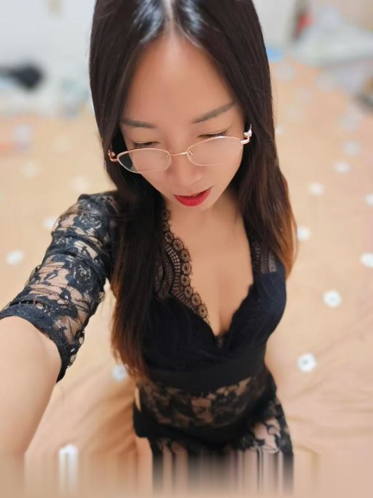 苏州黑丝眼镜少妇