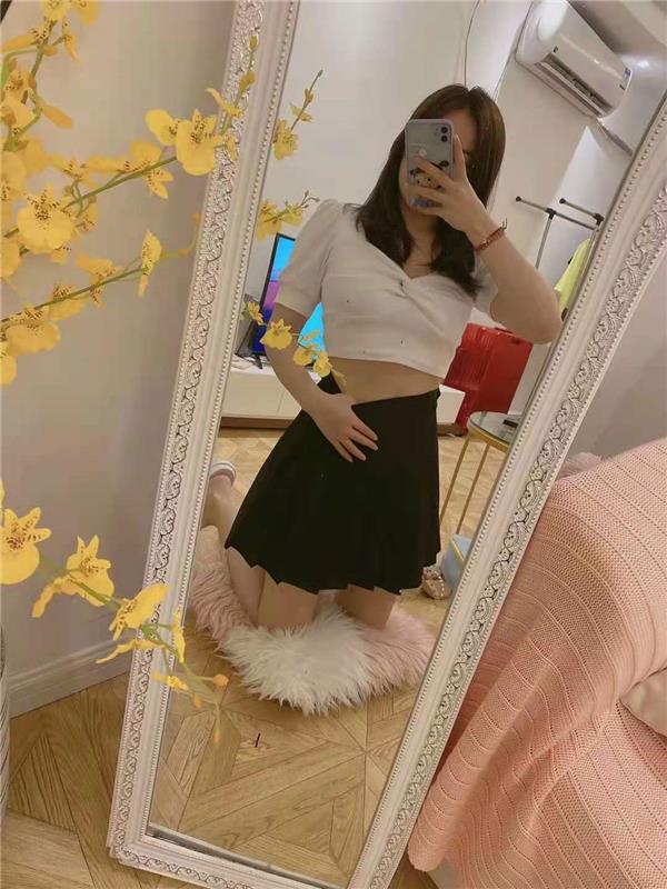 徐汇区 颜值不错的大胸妹子,下面水多,干起来舒服