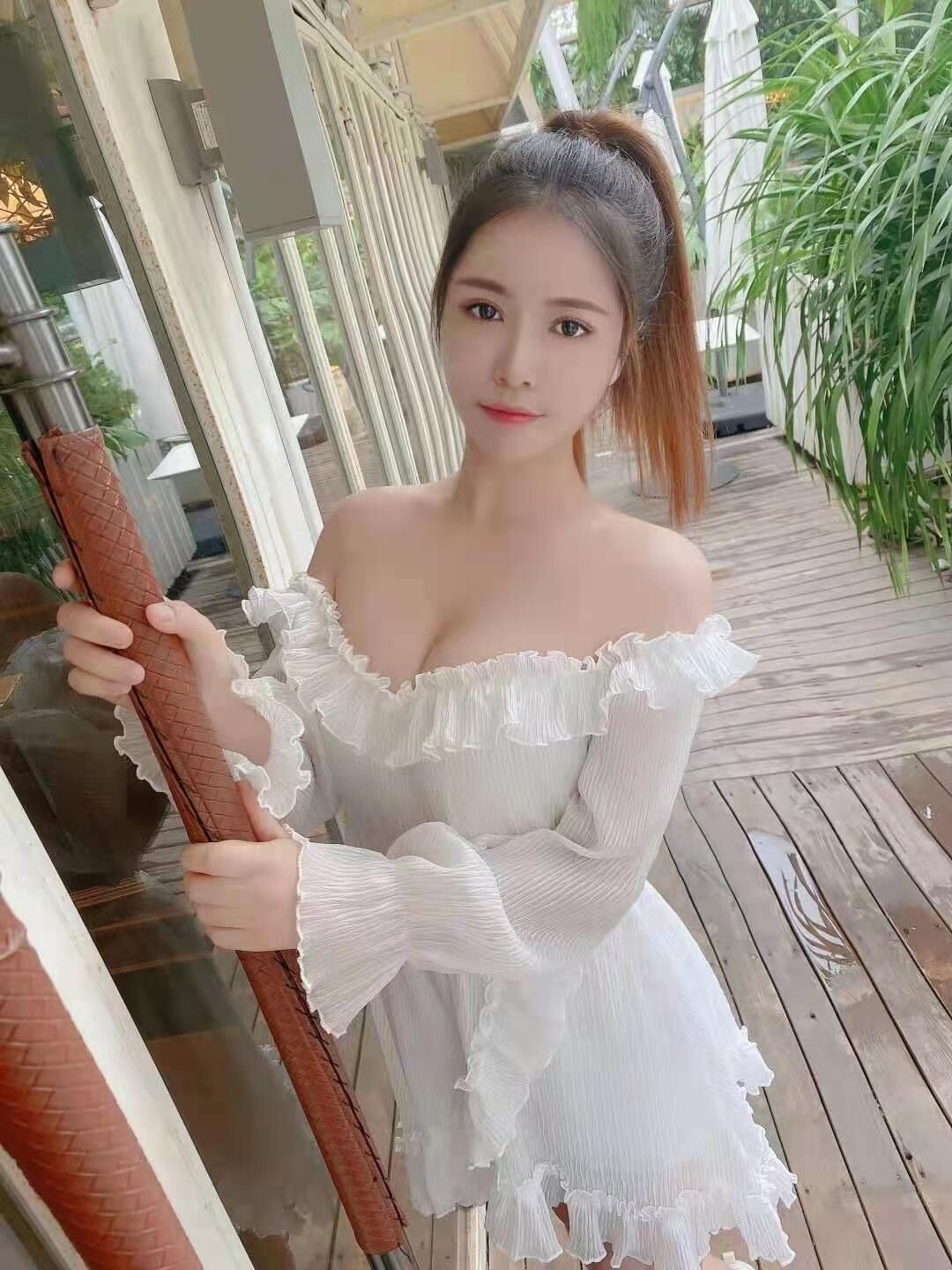 兼职学生妹 笑起来好看 情人般的感觉!