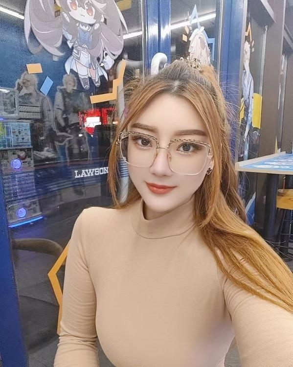 南京市双龙大道高颜值美女