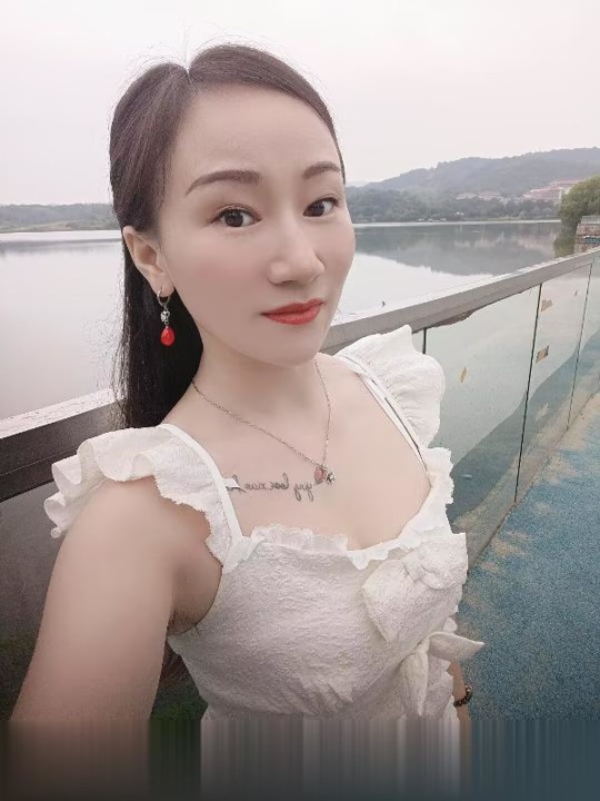 长沙英子.温柔小少妇,前凸后翘