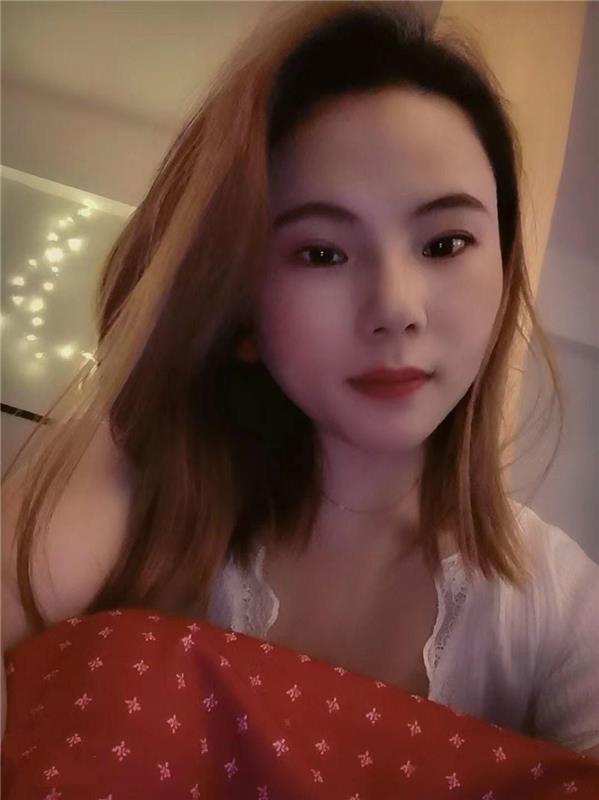 放得开,很会玩的妹子一枚
