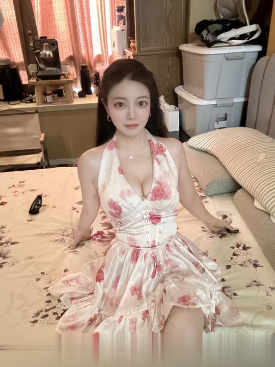 深圳翘臀大奶柒柒