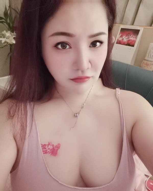 南京市玄武门大胸熟女妹子