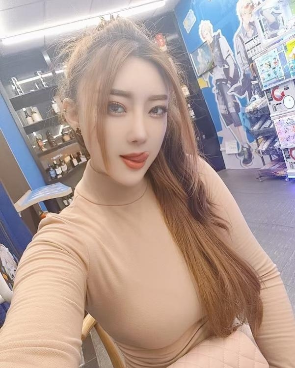 南京市双龙大道高颜值美女