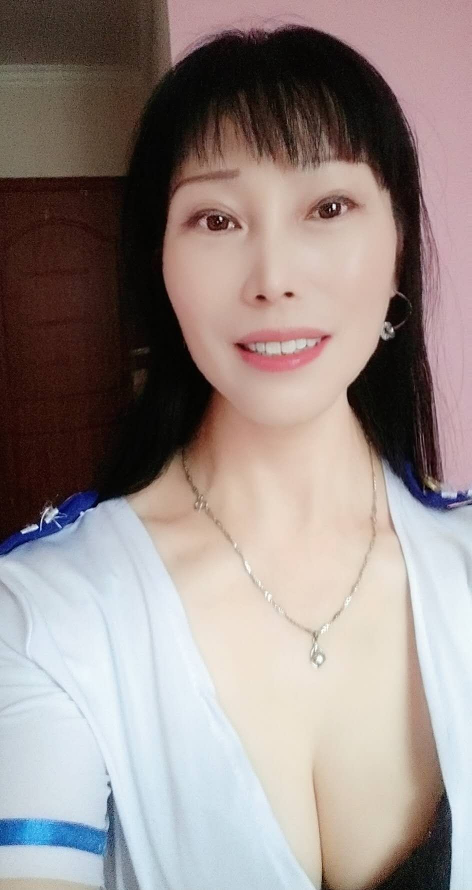 南站附近的超值熟女泻火处 喜欢服务的进!